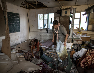 استشهاد 16 فلسطينيا على الأقل في قصف مدفعي لمدرسة للاونروا بمخيم جباليا شمال قطاع غزة