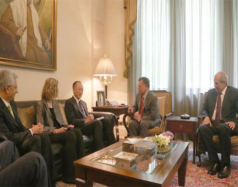 الملك يستقبل رئيس البنك الدولي