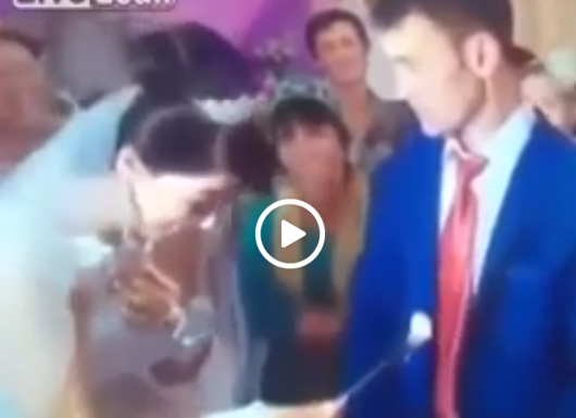 بالفيديو : مازحت عريسها .. وهذه ردة فعله بالفيديو : مازحت عريسها .. وهذه ردة فعله