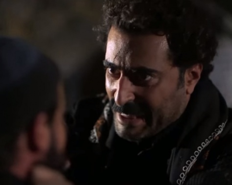 بالفيديو - باسم ياخور بأعنف شخصية يقطع ألسنة رجاله ويطعنهم بالفيديو - باسم ياخور بأعنف شخصية يقطع ألسنة رجاله ويطعنهم