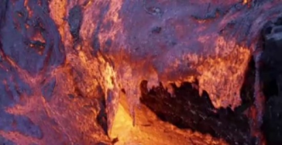 شاهد: لقطات غير مسبوقة لأنهار الحمم البركانية