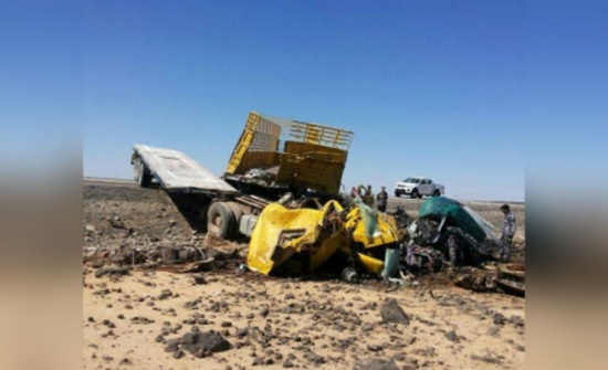 بالصور : مصرع اردني وعراقي في حادث تصادم بين شاحنتين على طريق الصفاوي