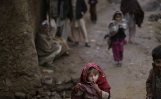 صبي يقطع يده بنفسه.. والسبب؟!