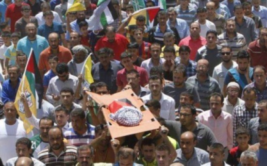 آخر ما قاله الفتى الفلسطيني لأمه قبل أن يعود إليها شهيدًا آخر ما قاله الفتى الفلسطيني لأمه قبل أن يعود إليها شهيدًا
