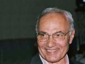 وول ستريت جورنال: الفريق أحمد شفيق مرشح محتمل لخلافة الرئيس مبارك