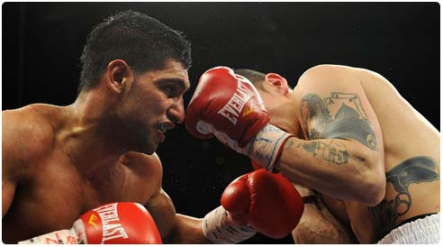 خان يحتفظ بلقب رابطة الملاكمة العالمية