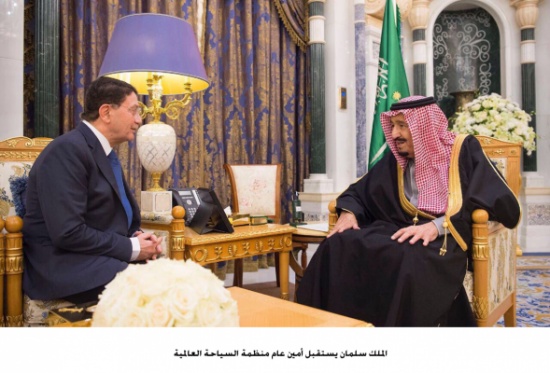 الملك سلمان يستقبل أمين عام منظمة السياحة العالمية الملك سلمان يستقبل أمين عام منظمة السياحة العالمية