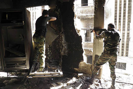 قتلى وجرحى في قصف على درعا وحماة