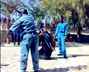 التحقيق في السودان في حالة امرأة تعرضت للجلد بعنف