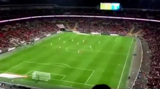 شاهد.. قذيفة تصيب أحد لاعبي كرة القدم أثناء المباراة !