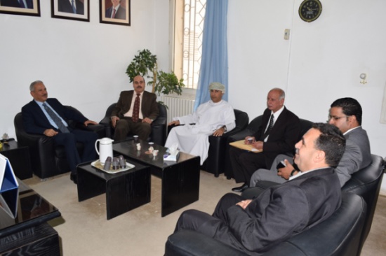 الملحق الثقافي العُماني البلوشي يزور جامعة إربد الأهلية ويلتقي الطلبة العمانيين