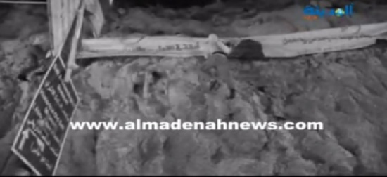 إنزال يافطات الفائزين وإحراقها في الشارع العام ( فيديو )
