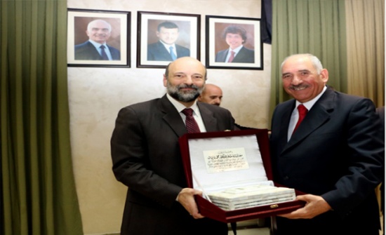 وزارة التربية والتعليم تكرم الدكتور الذنيبات وزارة التربية والتعليم تكرم الدكتور الذنيبات