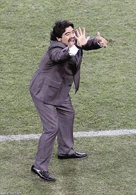 مارادونا يقترب من تدريب بلاكبيرن بعد إقالة الارديس 