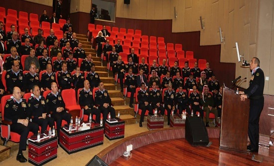 الأمن العام توزع جوائز الأداء التميز على منتسبيها الأمن العام توزع جوائز الأداء التميز على منتسبيها