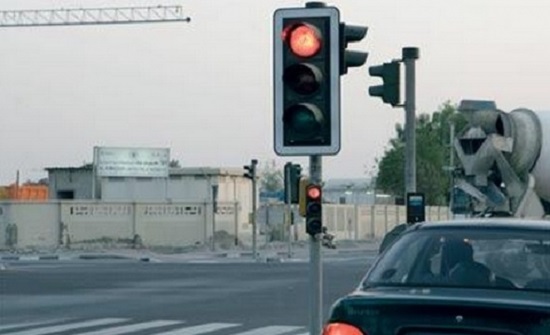 عمان  : ضبط 230 مركبة تجاوزت الإشارة الحمراء