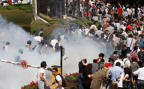 شرطة أردوغان تهاجم متظاهري تقسيم شرطة أردوغان تهاجم متظاهري تقسيم