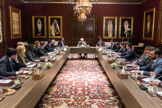 مندوبا عن الملك، رئيس الديوان الملكي يلتقي وفدا من مساعدي أعضاء الكونغرس الأمريكي مندوبا عن الملك، رئيس الديوان الملكي يلتقي وفدا من مساعدي أعضاء الكونغرس الأمريكي