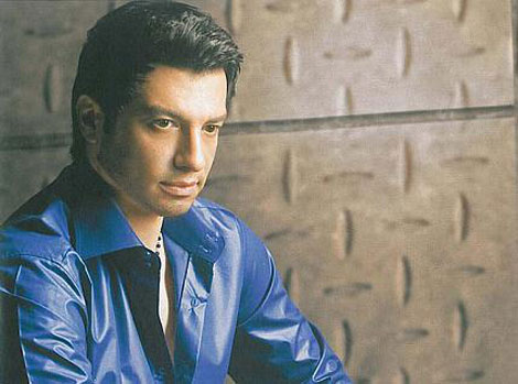 ايهاب توفيق: لن اعتزل الغناء