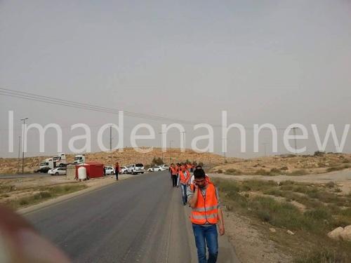طلاب الهاشمية يعودون الى عمان مشيا على الاقدام طلاب الهاشمية يعودون الى عمان مشيا على الاقدام