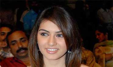  شاهدوا ملكة جمال " سيريلانكا " .