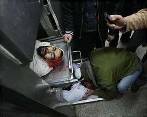 استشهاد 5 فلسطينيين في قصف جوي إسرائيلي لدير البلح 