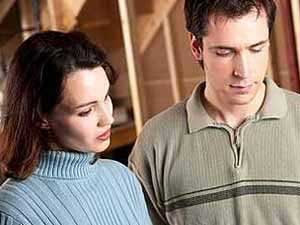 لا تعتمدي على العاطفة في حكمك على الرجل