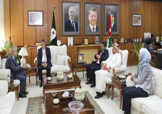 بحث التعاون بين جامعة اليرموك والعلوم التطبيقية البحرينية