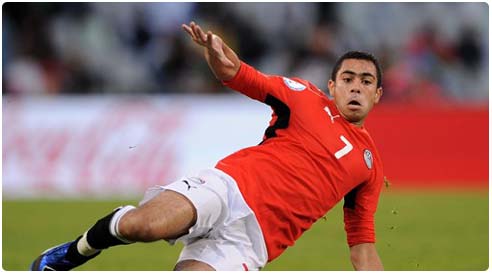 فتحي يمدد عقده مع الأهلي المصري لثلاثة مواسم