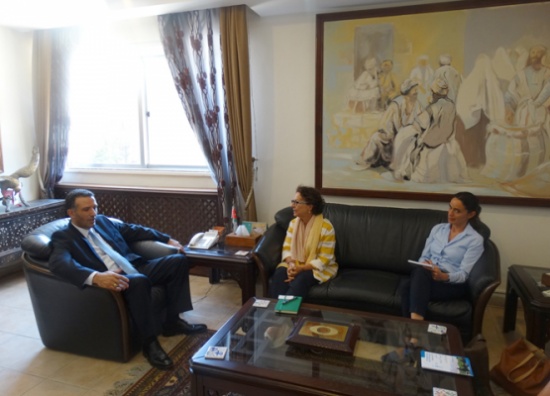 الفايز يبحث سبل التعاون مع اليونسكو