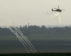 تصاعد التوتر بين غزة واسرائيل مع سقوط صواريخ فلسطينية وشن غارات اسرائيلية