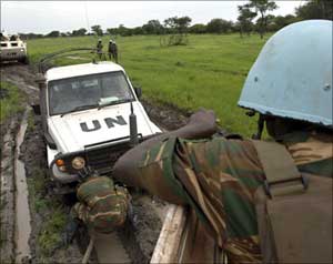 حصيلة قتلى القوات الدولية في افغانستان هذا العام تتخطى 700 قتيل