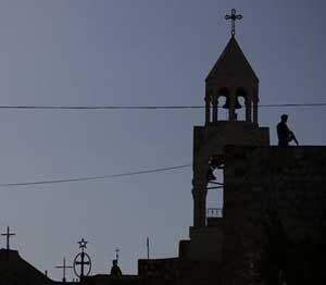 بطريرك اللاتين يدعو في رسالة الميلاد الى عدم اليأس بسبب فشل محادثات السلام