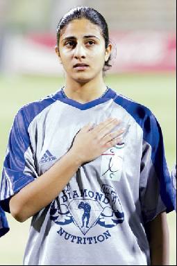 القريني تعلن إعتزالها اللعب رسميا 