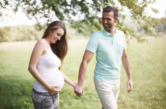 للزوج: كيف تساعد زوجتك قبل وبعد الولادة؟