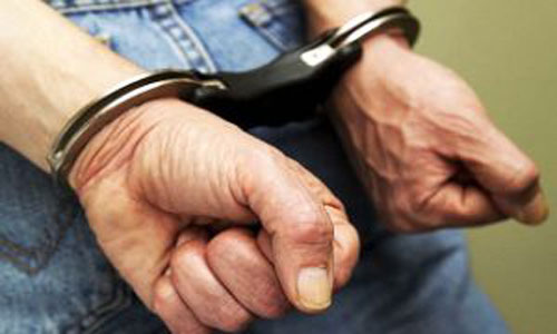 الشرطة تقبض على "قط بشري" سرق 20 منزلاً الشرطة تقبض على "قط بشري" سرق 20 منزلاً