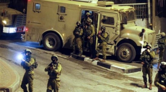 قوات الاحتلال تعتقل 10 فلسطينيين في الضفة