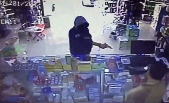 القبض على شخصين حاولا السطو على صيدلية في عمان