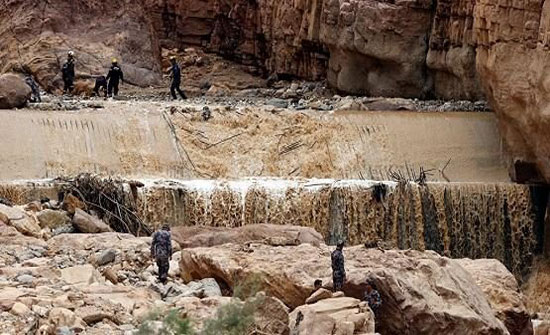 صور :جرش تشييع جثمان الطفلة هند العزة