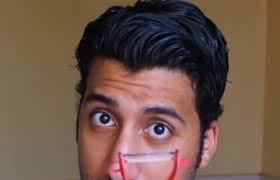 بالفيديو.. شاب يبتكر طريقة إعلانية لجذب المستهلكين