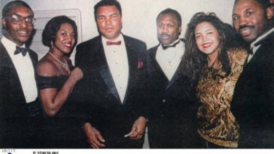 ابن محمد علي كلاي فقير يعاني قسوة العيش...قصة حزينة ابن محمد علي كلاي فقير يعاني قسوة العيش...قصة حزينة