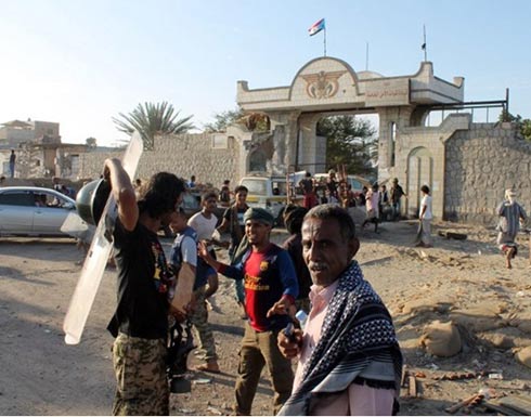 طائرات تقصف القصر الرئاسي في عدن