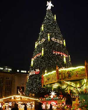  صلوات "لتغطي اجراس الكنائس بالحانها صوت البنادق "