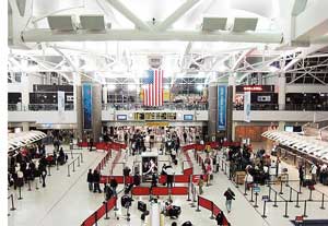 الثلوج تلغي 500 رحلة جوية في اميركا  