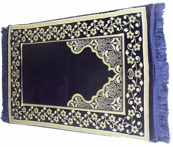 بالفيديو / شاب يصلي في الشارع والشرطة تتدخل