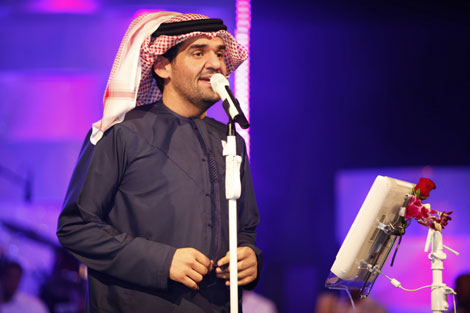 حسين الجسمي يختتم حفلاته الجماهيرية للعام 2010 بتكريم فرقته الموسيقية