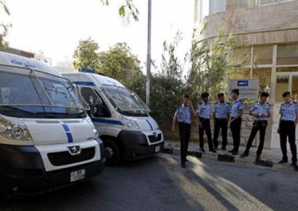 أعمال شغب إثر خلاف بين عائلتين في الزرقاء.." حرق حاويات واطارات"