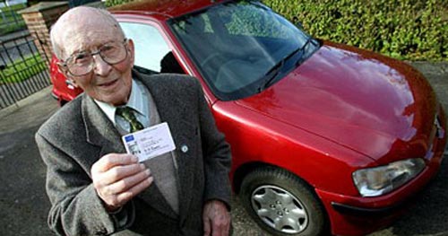 بريطاني يقود سيارته 40 عاماً.. من دون «رخصة»!