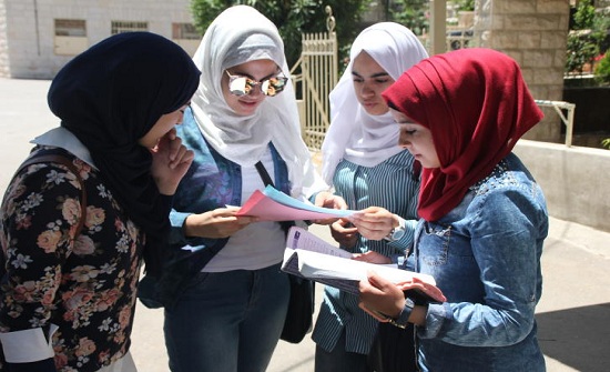 كرنفالات إرشادية للتخصصات الجامعية لطلبة الثانوية العامة كرنفالات إرشادية للتخصصات الجامعية لطلبة الثانوية العامة