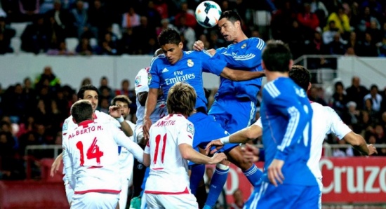 أتلتيكو في الصدارة والريال يتراجع بعد سقوطه في إشبيلية